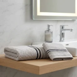 Coppia Asciugamani grigio perla: Corredo Bagno Moderno