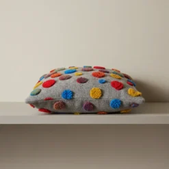 Cuscino in Lana Cotta 50x50 Pois Colorati su Fondo Grigio | Stile Creativo