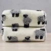 Plaid in Lana Cotta pecorelle fondo latte- Soffice e Accogliente per Casa