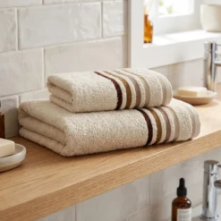 Set asciugamani viso 60x110 e ospite 40x60 beige con bordino multicolore